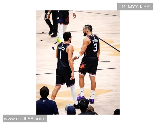 狄龙加盟太阳后焕发新生布克与狄龙双星组合引发期待